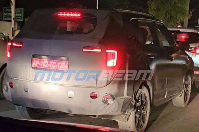 Kia Seltos facelift spied rear 